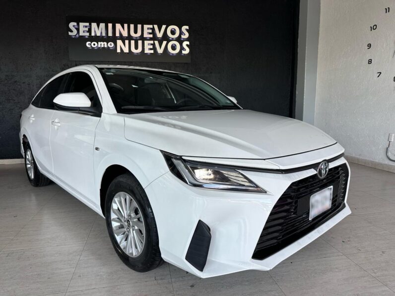 TOYOTA YARIS 2024