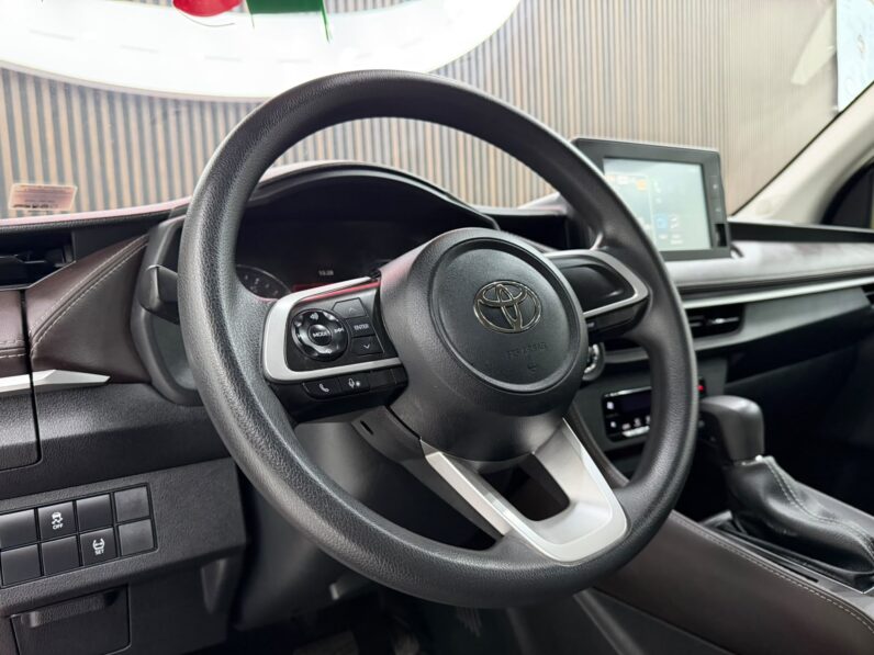 TOYOTA YARIS 2024