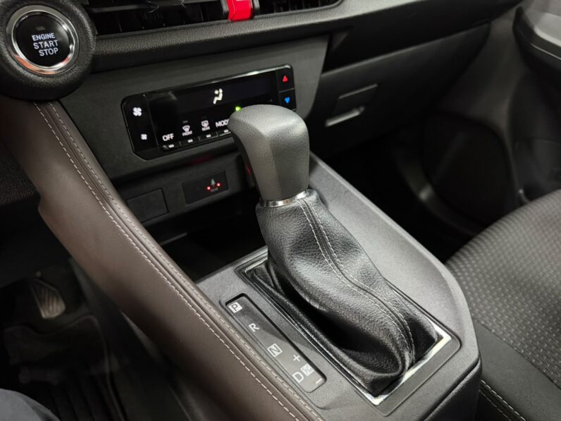 TOYOTA YARIS 2024