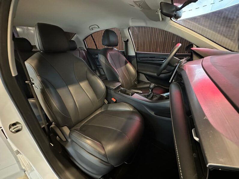 MG MG5 2026