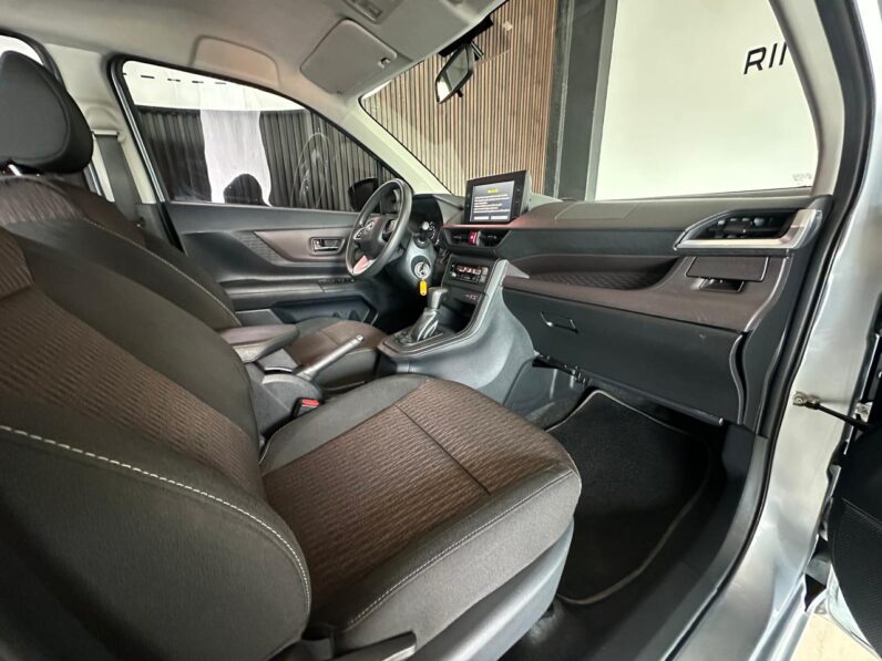 TOYOTA AVANZA 2024