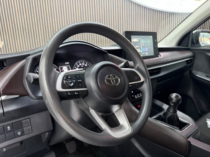 TOYOTA YARIS 2024